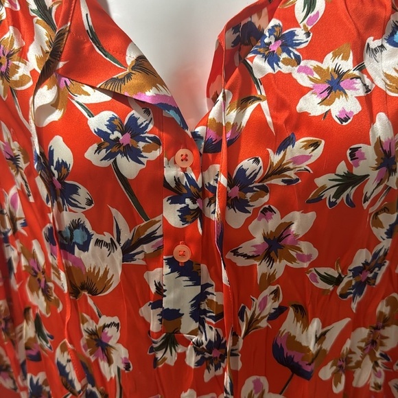 Elegant 98 % silk Tucker blouse size medium - Picture 3 of 6